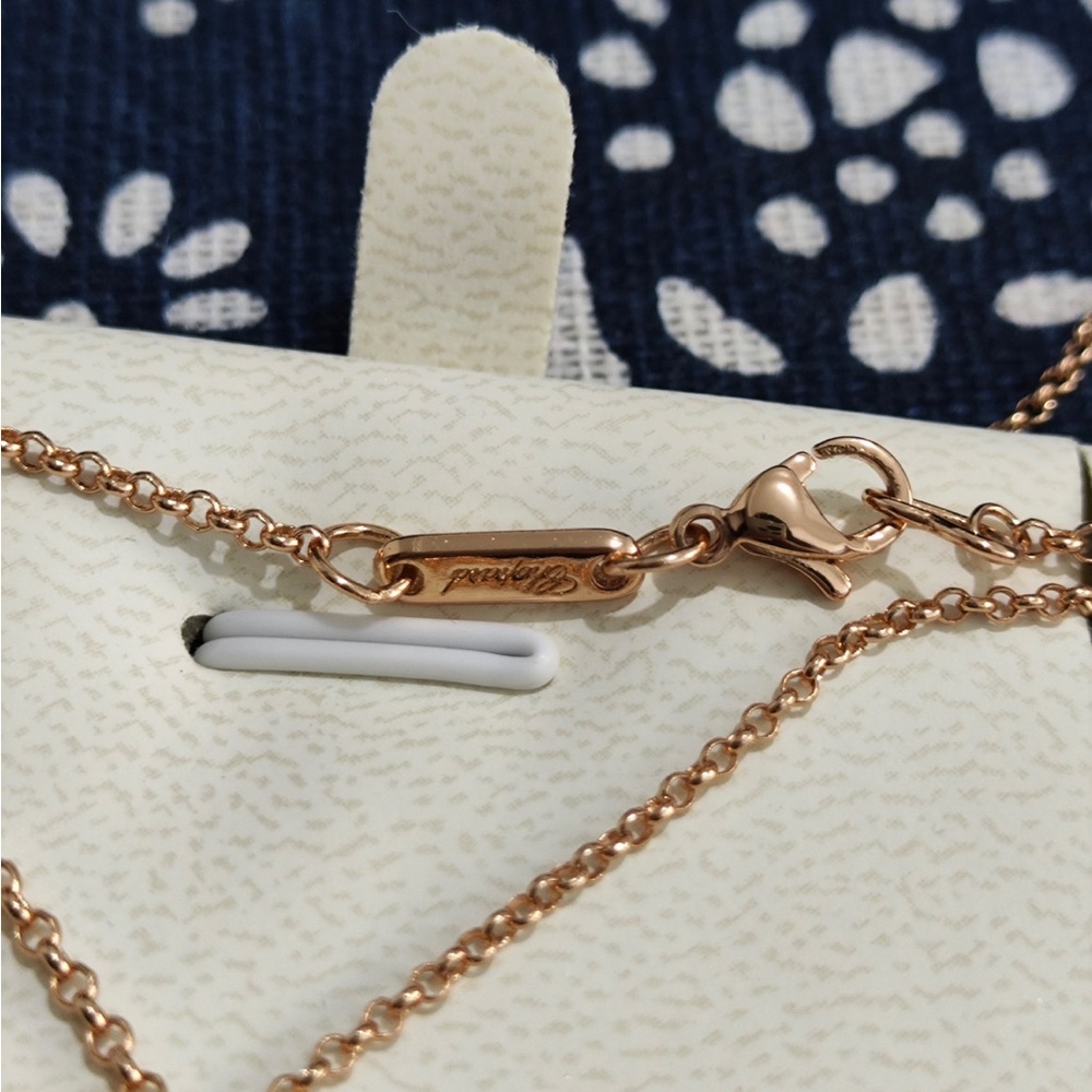 Chopard Rose Gold Mother-of-Pearl Clover Necklace - Picture 8 of 8